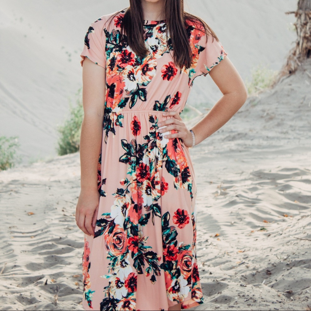 Blush floral short sleeve dress - Picture 2 of 5
